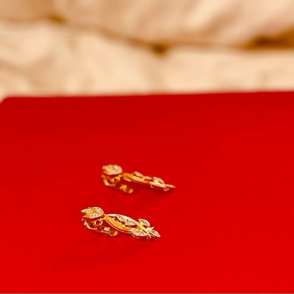 Signed D’Orlan Vintage Gold Plated Pave Crystal Rhinestone Clip On Earrings - Picture 4 of 13